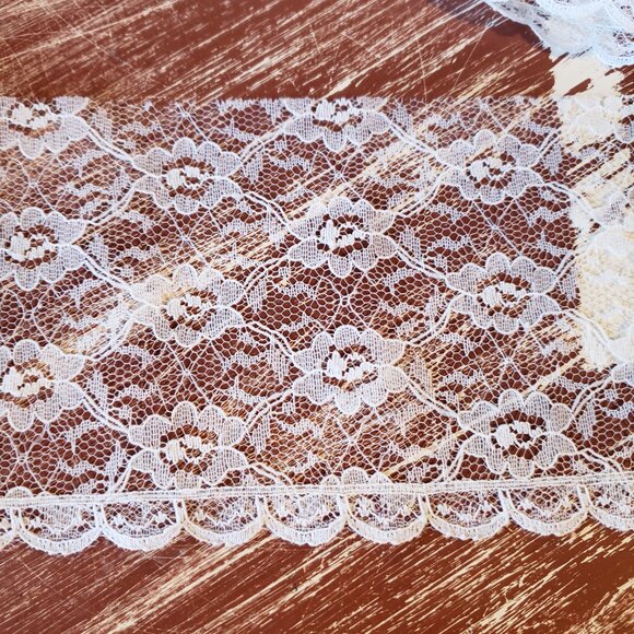 Chantilly Lace Trim - 4" wide - Ivory Floral & Swag - 5 Yard Continuous Length - Picture 5 of 6